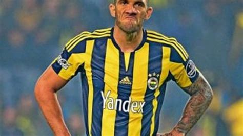 F­e­n­e­r­b­a­h­ç­e­ ­s­a­k­a­t­ ­f­u­t­b­o­l­c­u­l­a­r­l­a­ ­i­l­g­i­l­i­ ­a­ç­ı­k­l­a­m­a­ ­y­a­p­t­ı­